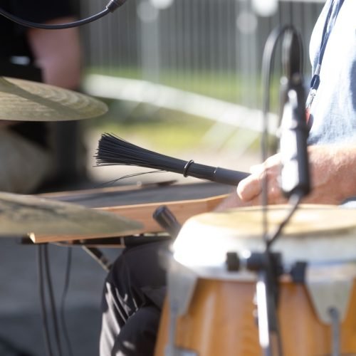 Nahaufnahme vom Schlagzeug der Gewinner-Band Gutmensch vom Bandcontest 2023